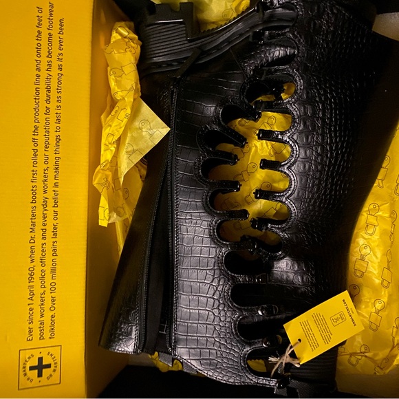 Stylish Black Lace-Up Boots - Picture 3 of 4